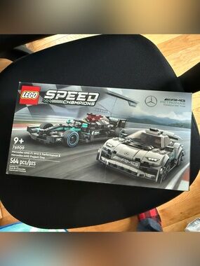 LEGO Speed Champions Silver Mercedes-AMG GT3 Race Car Toy Set